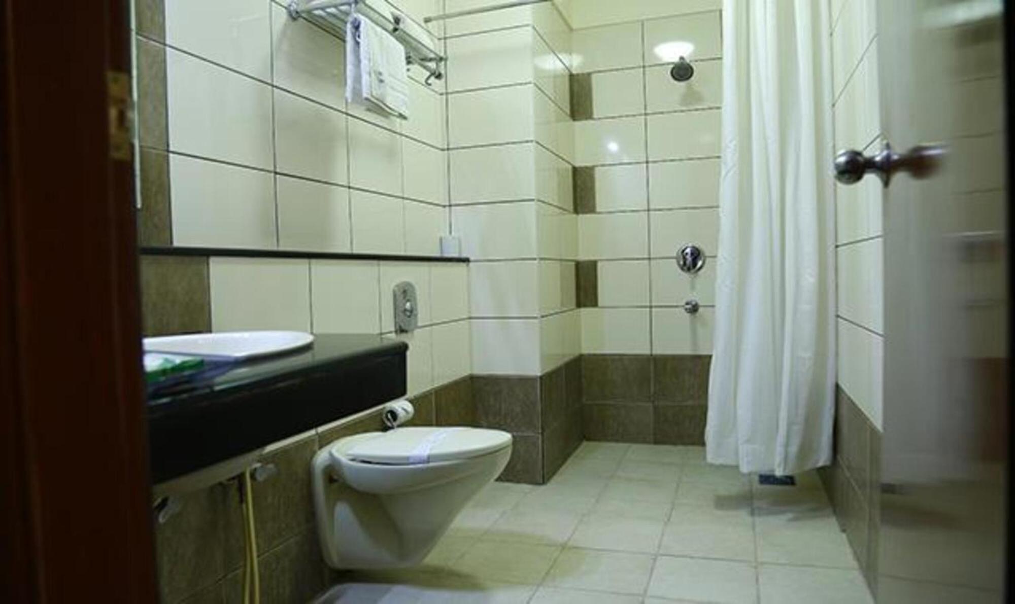 Fabhotel Prime Chennai Deluxe Exteriör bild