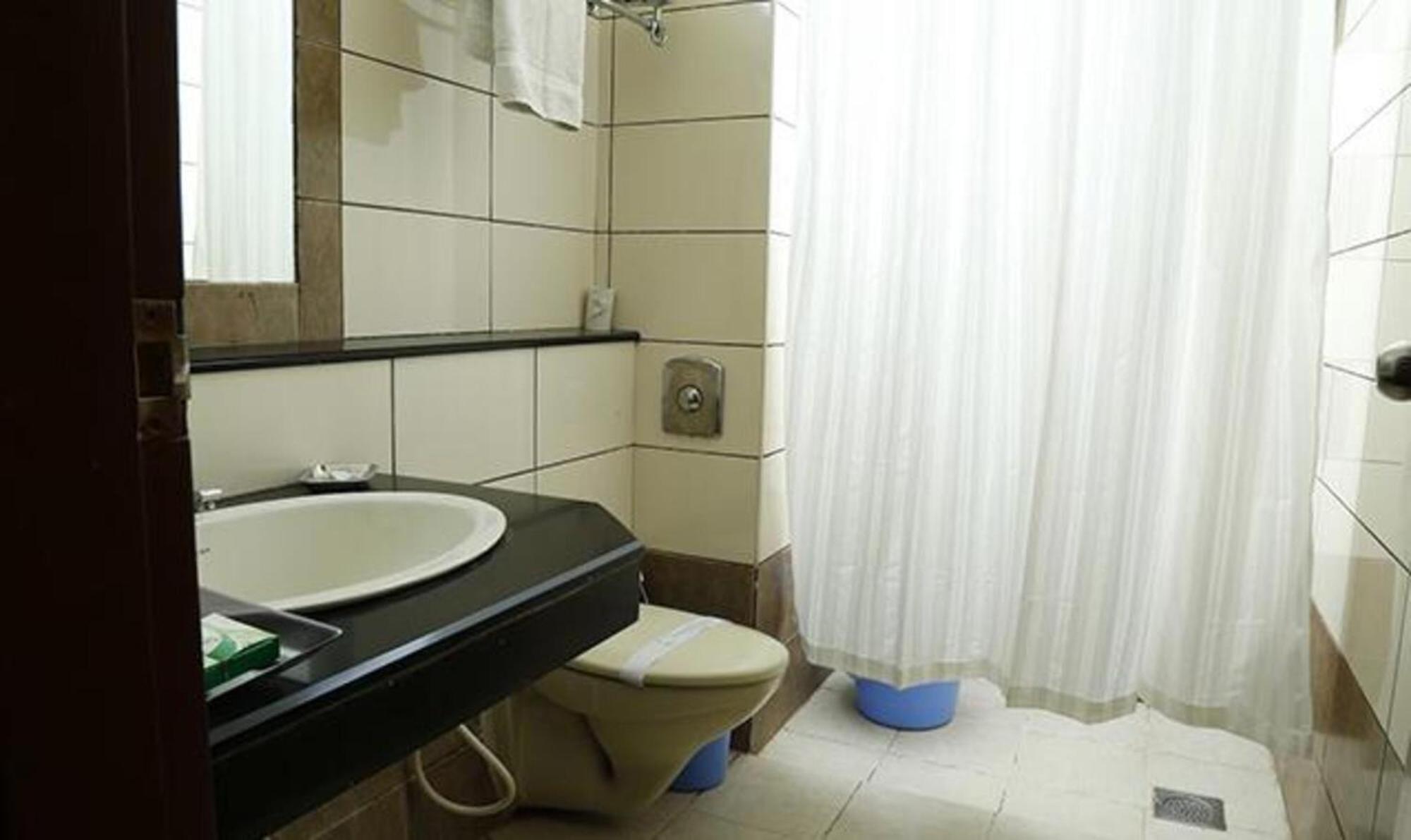 Fabhotel Prime Chennai Deluxe Exteriör bild
