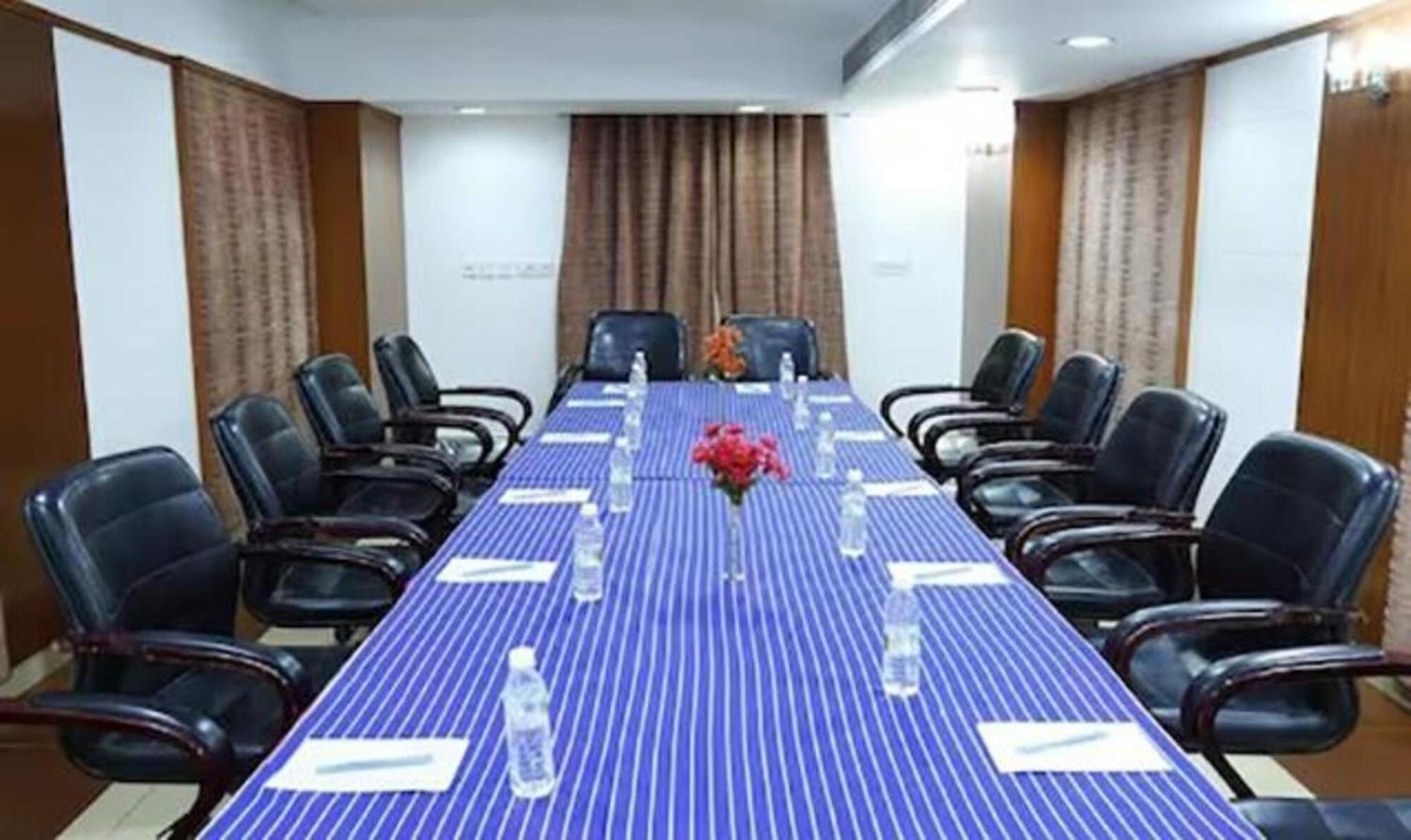Fabhotel Prime Chennai Deluxe Exteriör bild