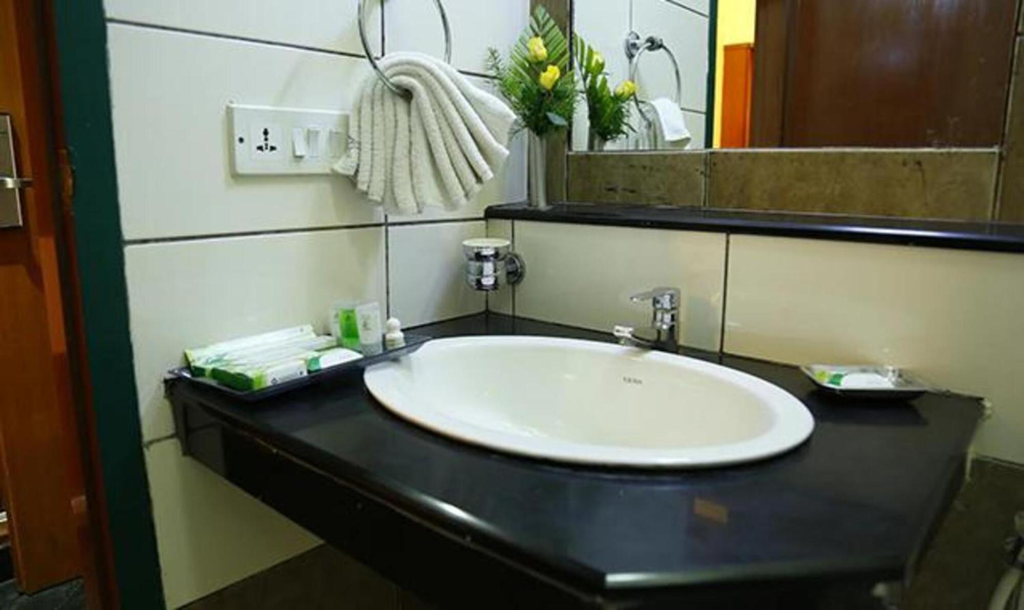 Fabhotel Prime Chennai Deluxe Exteriör bild
